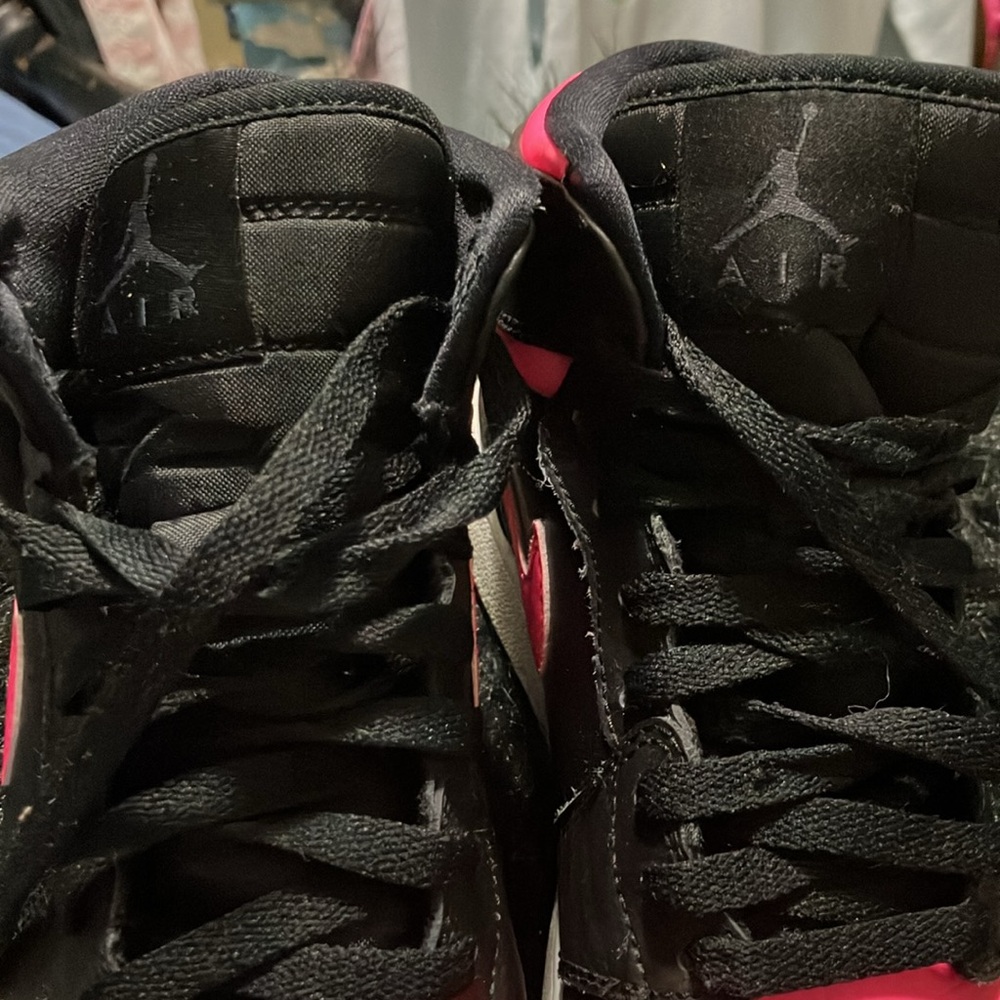 Nike Jordan 1. Kids size 6 - Picture 5 of 7